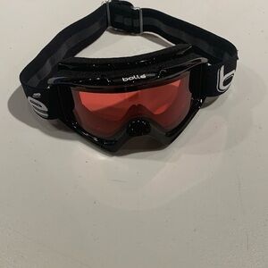 Bolle snow board/ ski Goggles with Black Frame and Red Lens
